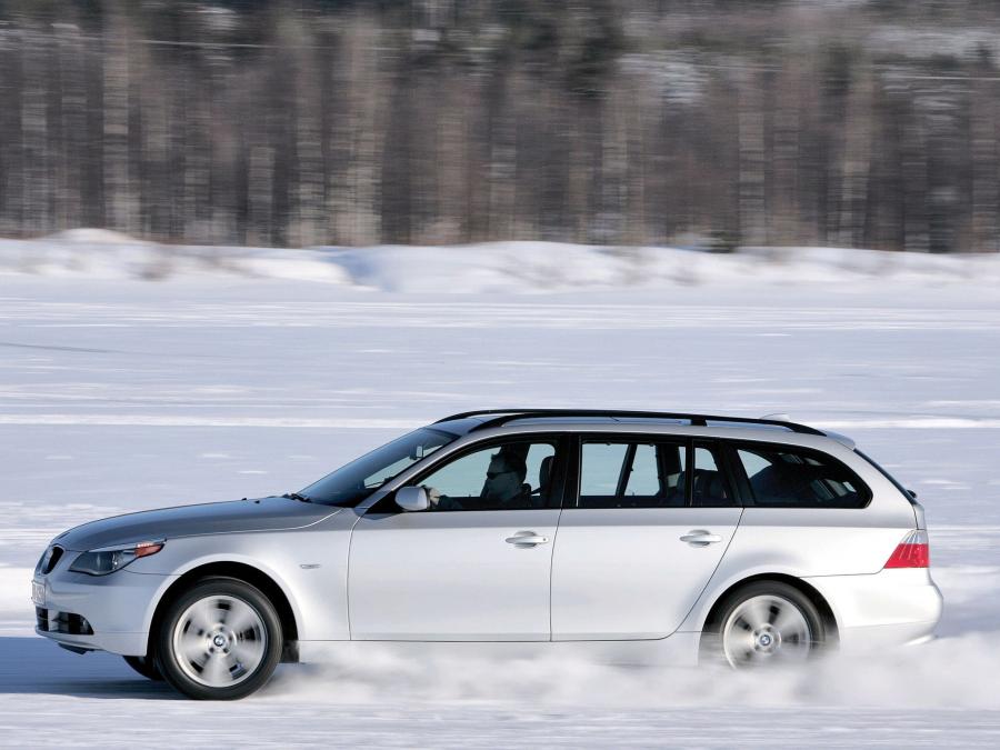  BMW 530xi Touring 2007 года  (фото 4 из 12)